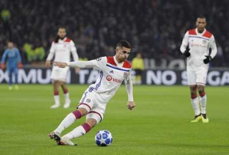 年纪较轻的 年纪较轻的